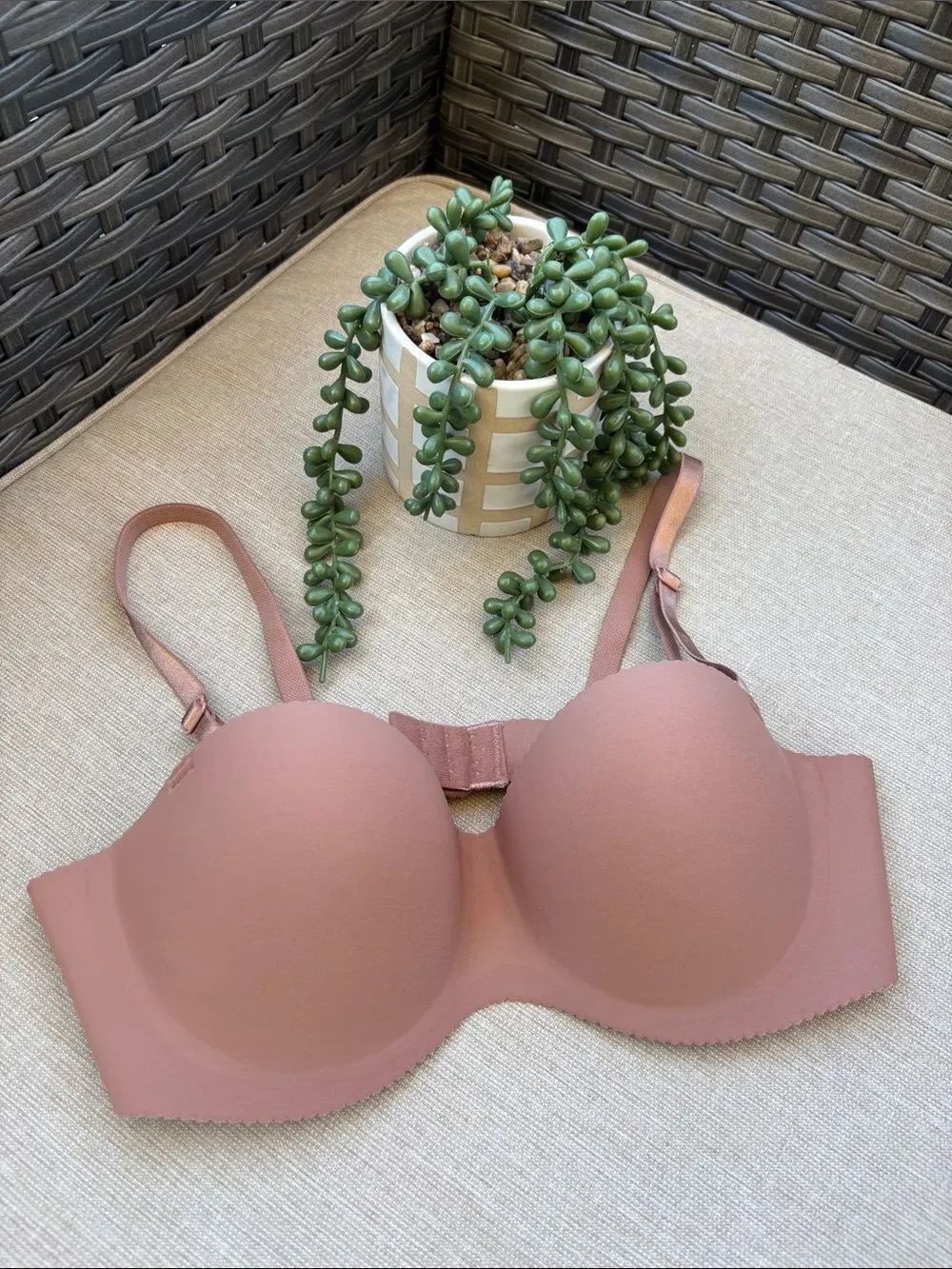 Strapless Convertible Smooth Molded Cup Bra - brown
